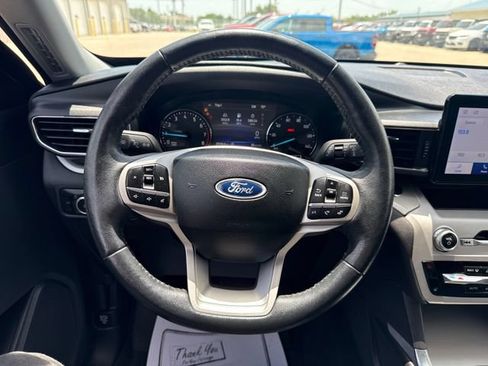 Used 2023 Ford Explorer XLT w/ Equipment Group 202A AWD/4WD image 18