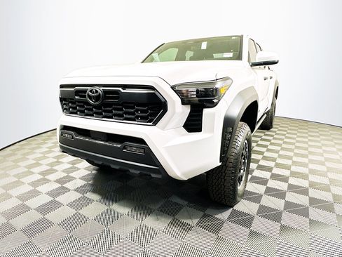 Used 2025 Toyota Tacoma TRD Off-Road AWD/4WD image 4