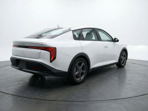Used 2025 Kia K4 FWD image 9
