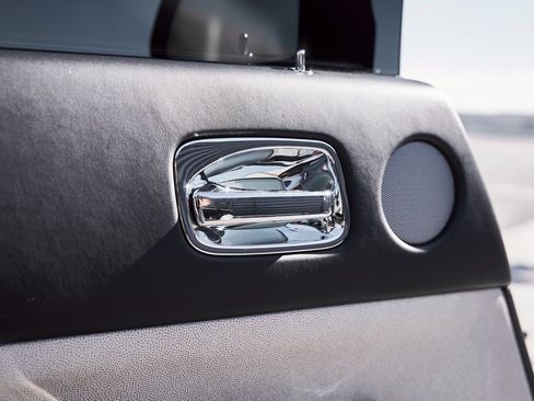 Used 2015 Rolls-Royce Wraith image 31