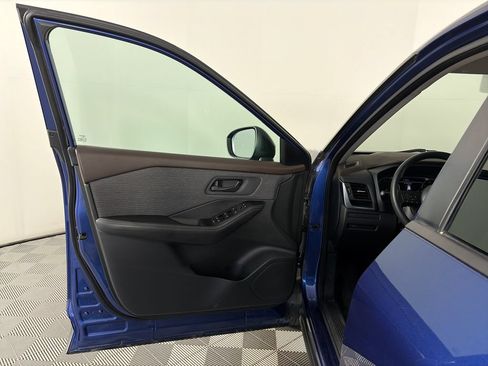 Used 2021 Nissan Rogue S AWD/4WD image 10