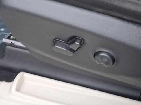 Certified 2023 Chrysler Voyager LX FWD image 28