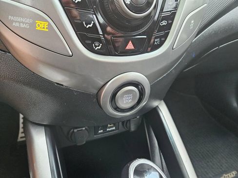 Used 2013 Hyundai Veloster w/ Style Pkg FWD image 20