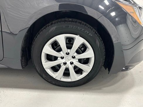 Used 2025 Toyota Corolla LE image 60