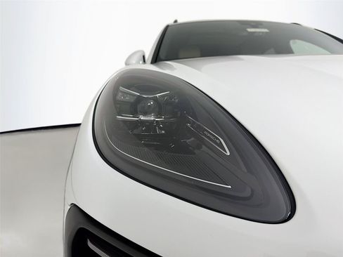 Certified 2026 Porsche Macan AWD/4WD image 32