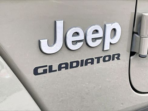 Used 2020 Jeep Gladiator Overland image 10
