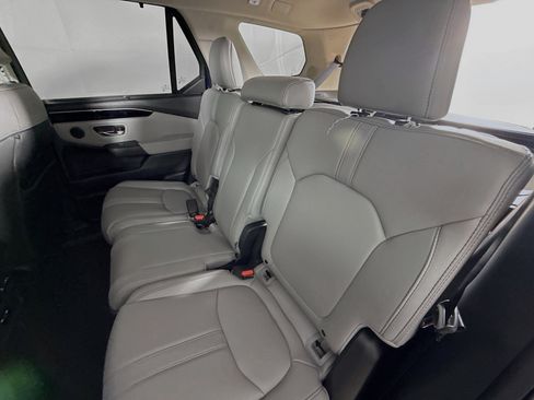Certified 2025 Honda Pilot Touring image 30