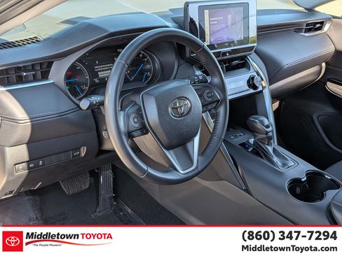 Used 2024 Toyota Venza LE AWD/4WD image 16
