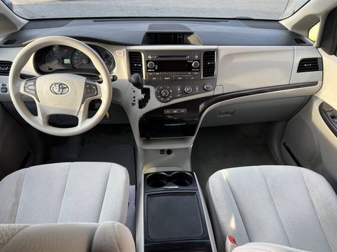 Used 2012 Toyota Sienna LE FWD image 15