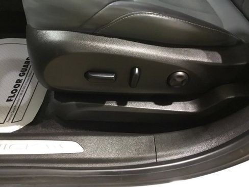 Used 2019 Buick Envision Essence image 29