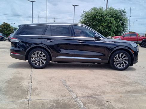 Used 2025 Lincoln Aviator 2WD image 13