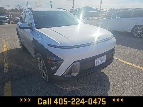 Used 2025 Hyundai Kona SEL image 5