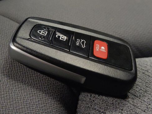 Used 2020 Toyota Camry LE FWD image 32