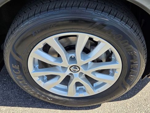 Used 2019 Nissan Rogue SV AWD/4WD image 9