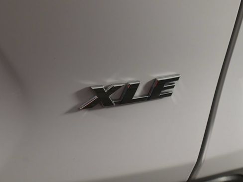 Used 2025 Toyota RAV4 XLE FWD image 42