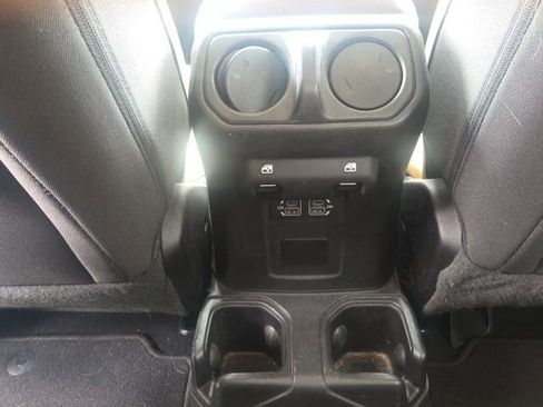 Used 2022 Jeep Gladiator Overland w/ LED Lighting Group AWD/4WD image 15