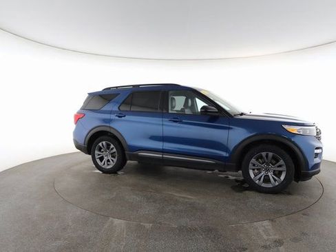Used 2022 Ford Explorer XLT w/ Equipment Group 202A image 24