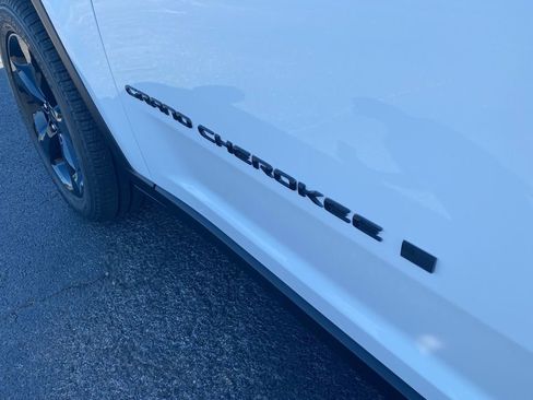 New 2025 Jeep Grand Cherokee Limited w/ Black Appearance Package image 40