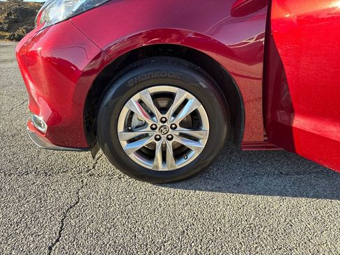 Used 2022 Toyota Sienna XLE w/ XLE Plus Package image 28