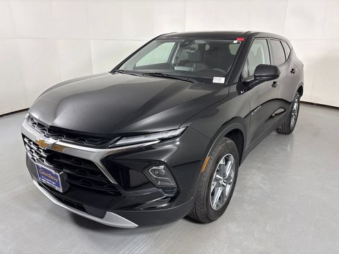 Used 2025 Chevrolet Blazer LT FWD image 4