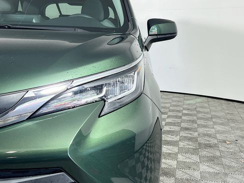 Used 2021 Toyota Sienna LE image 12
