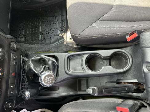 Used 2016 Jeep Wrangler Unlimited Sahara w/ Connectivity Group image 18