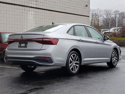 New 2026 Volkswagen Jetta SE image 3