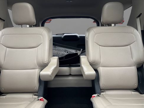 Used 2020 Ford Explorer XLT w/ Equipment Group 202A image 19