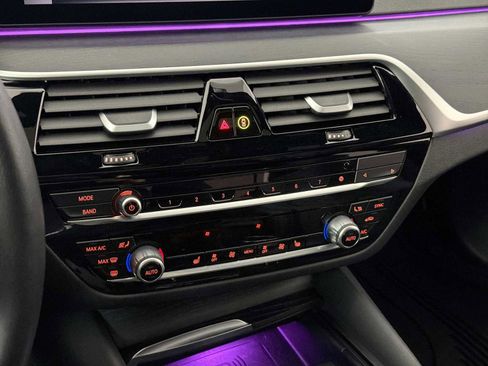 Used 2023 BMW 530e xDrive w/ Premium Package image 17