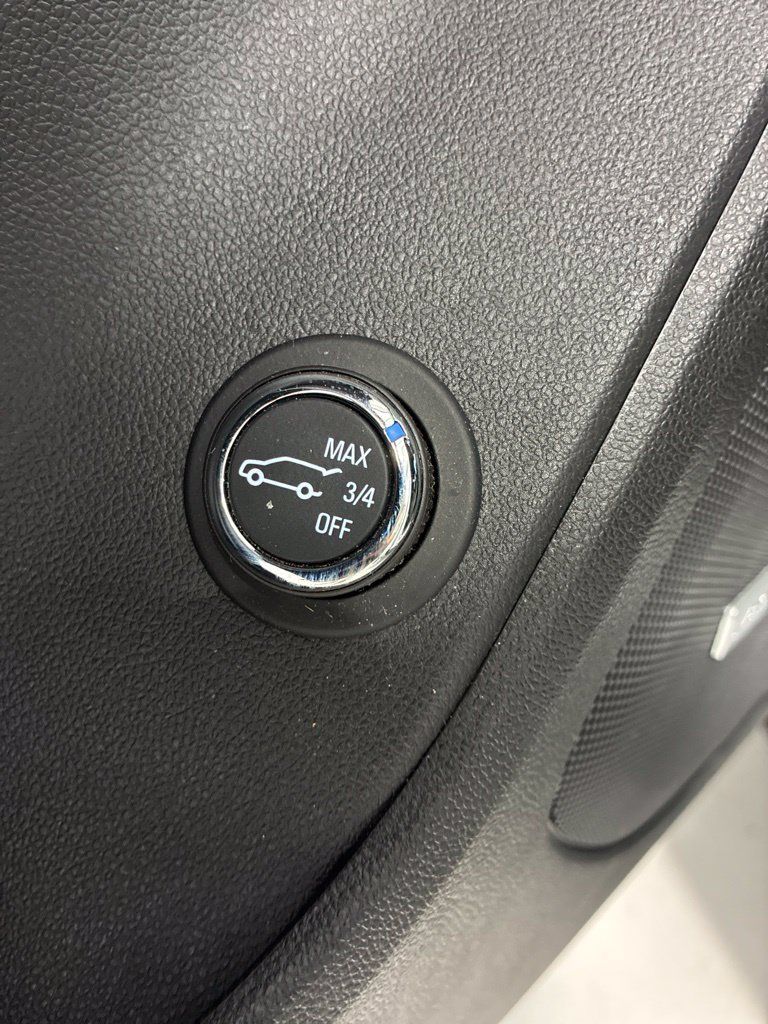 Used 2023 Chevrolet Blazer Premier FWD image 18