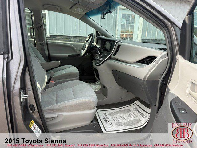 Used 2015 Toyota Sienna L FWD image 12