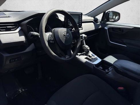 Used 2019 Toyota RAV4 LE FWD image 9