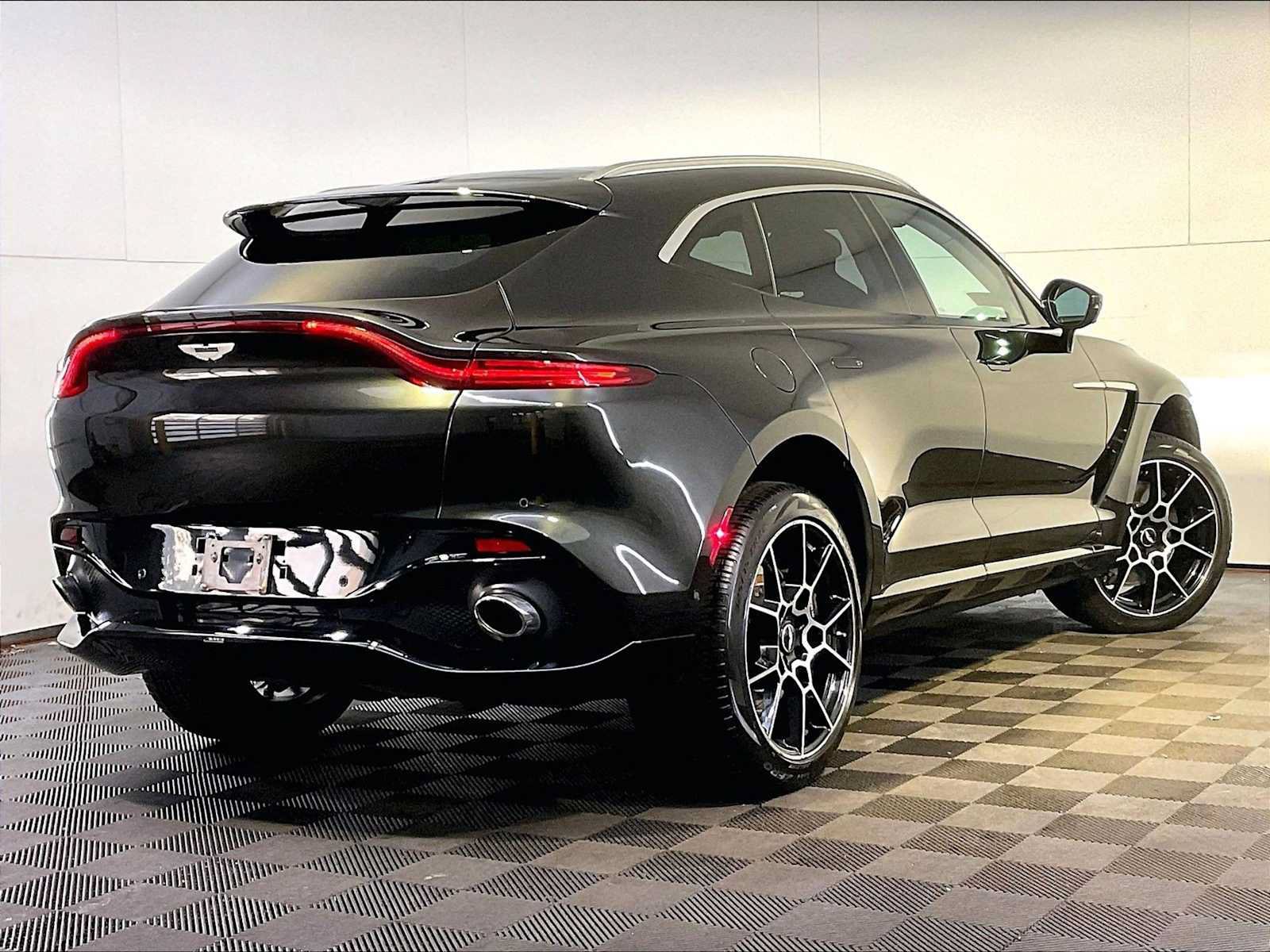 Used 2021 Aston Martin DBX AWD/4WD image 7