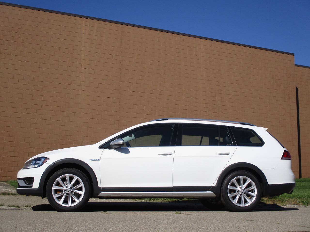Used 2019 Volkswagen Golf Alltrack S AWD/4WD image 6