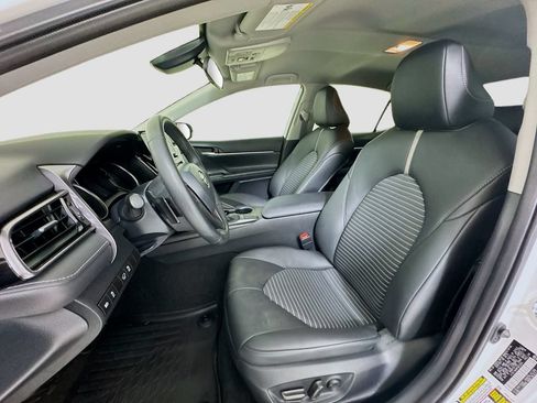 Used 2023 Toyota Camry SE FWD image 12