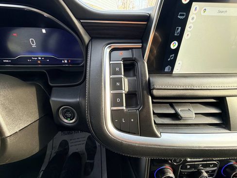 Used 2022 Chevrolet Suburban LT image 6