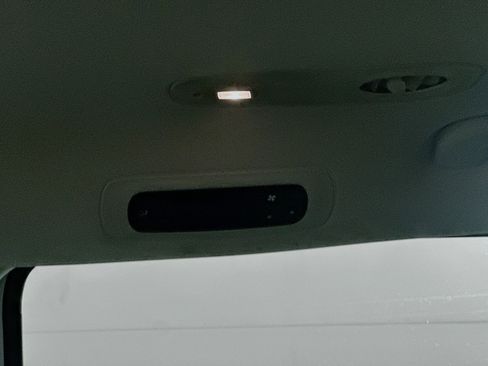 Used 2024 Chrysler Pacifica Touring-L image 26