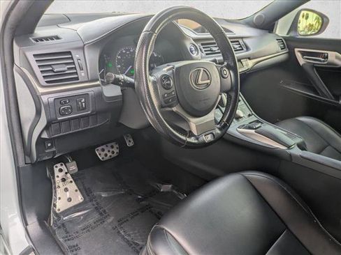 Used 2017 Lexus CT 200h image 10
