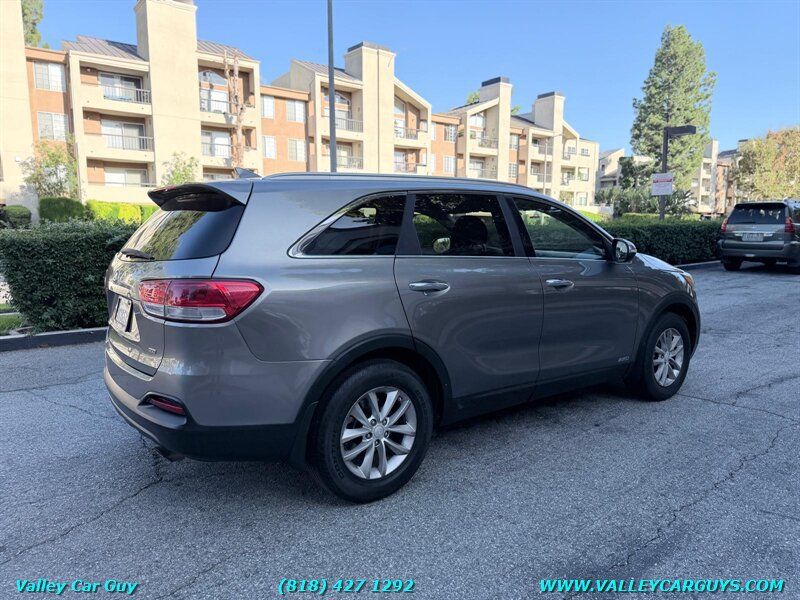 Used 2018 Kia Sorento AWD image 4
