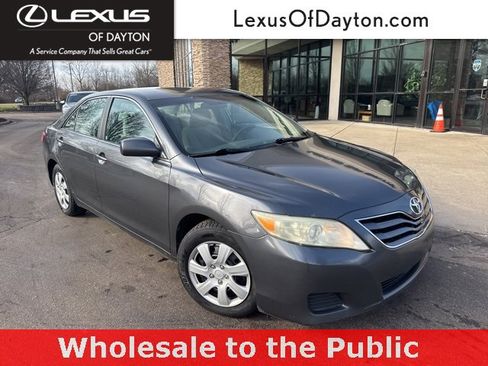Used 2011 Toyota Camry LE image 1