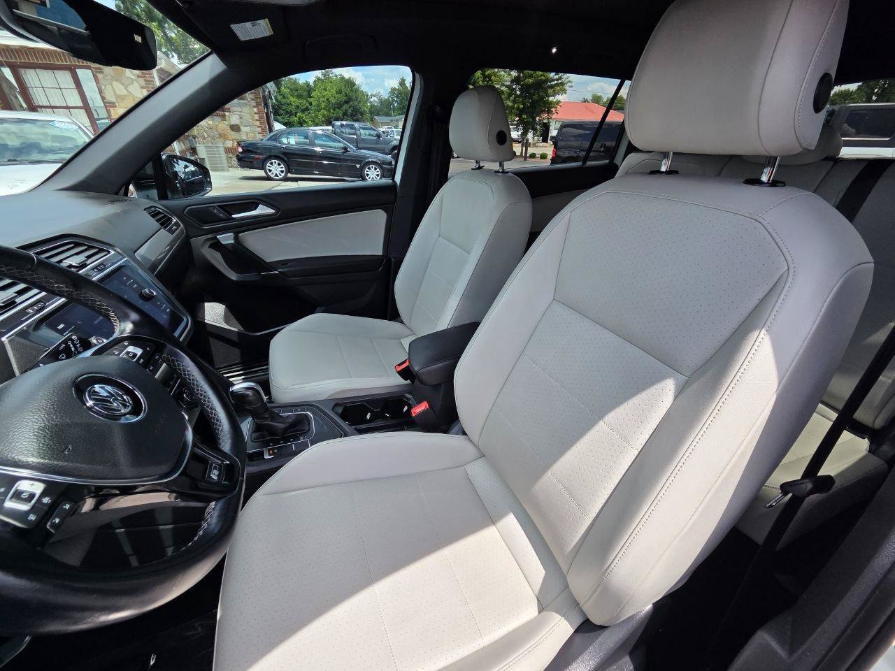 Used 2020 Volkswagen Tiguan SE R-Line FWD image 12