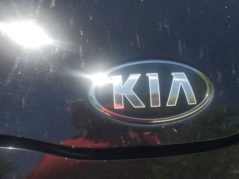 Used 2021 Kia Soul LX FWD image 3