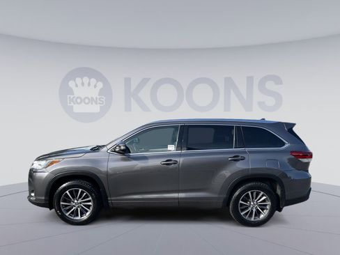 Used 2018 Toyota Highlander XLE AWD/4WD image 2