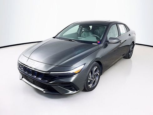 Used 2025 Hyundai Elantra SEL FWD image 3