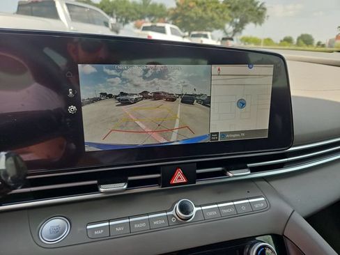 Used 2024 Hyundai Elantra SEL FWD image 14