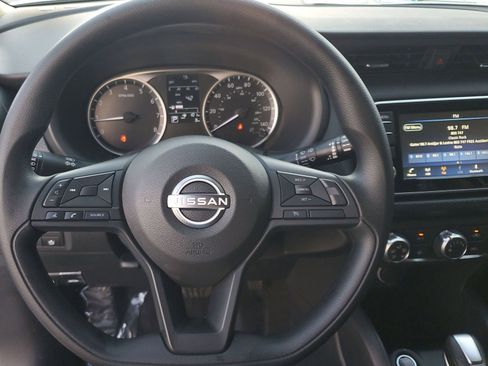 New 2025 Nissan Kicks Play S image 17