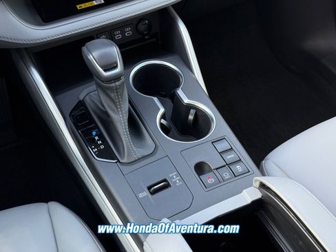 Used 2023 Toyota Highlander XLE image 17