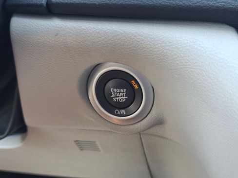 Certified 2024 Chrysler Pacifica Touring-L FWD image 31