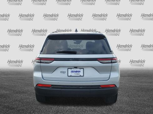Used 2024 Jeep Grand Cherokee Altitude RWD image 6