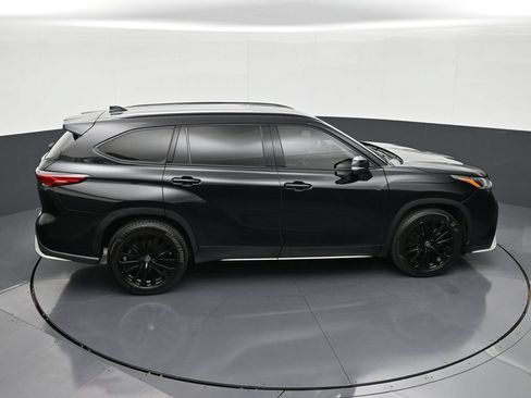 Used 2023 Toyota Highlander XSE FWD image 18